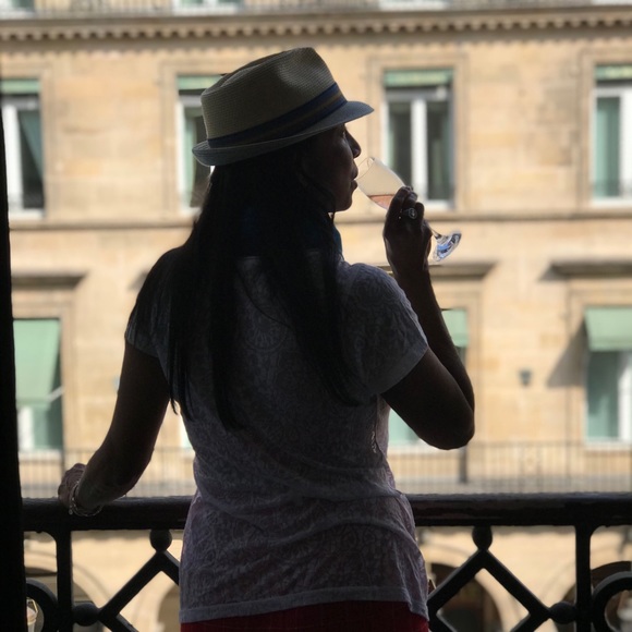 Meet your Posher, Lisa - Picture 1 of 1